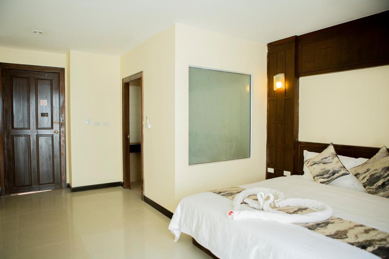 Blue Skyline Hotel Patong Esterno foto