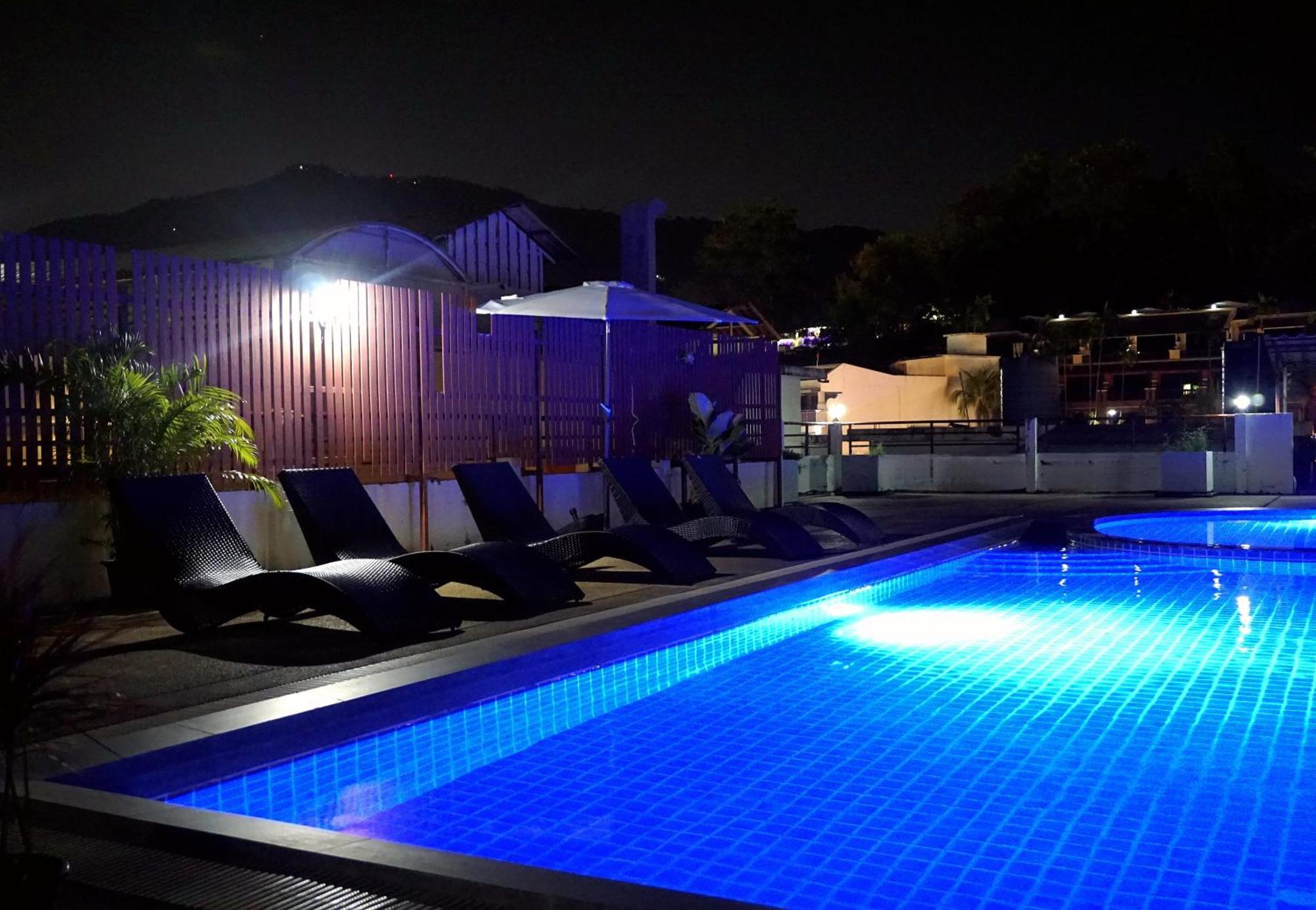 Blue Skyline Hotel Patong Esterno foto