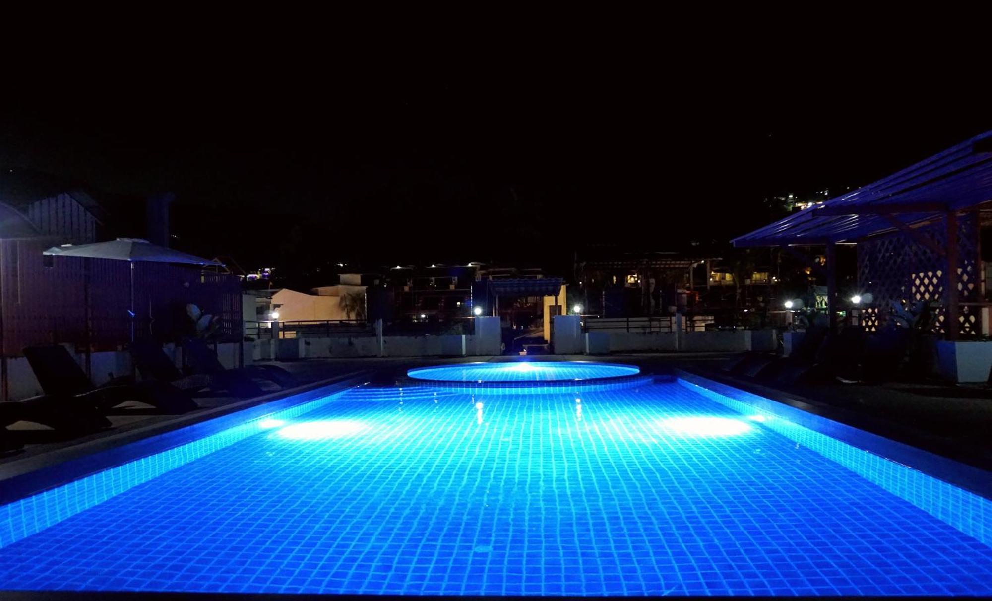 Blue Skyline Hotel Patong Esterno foto