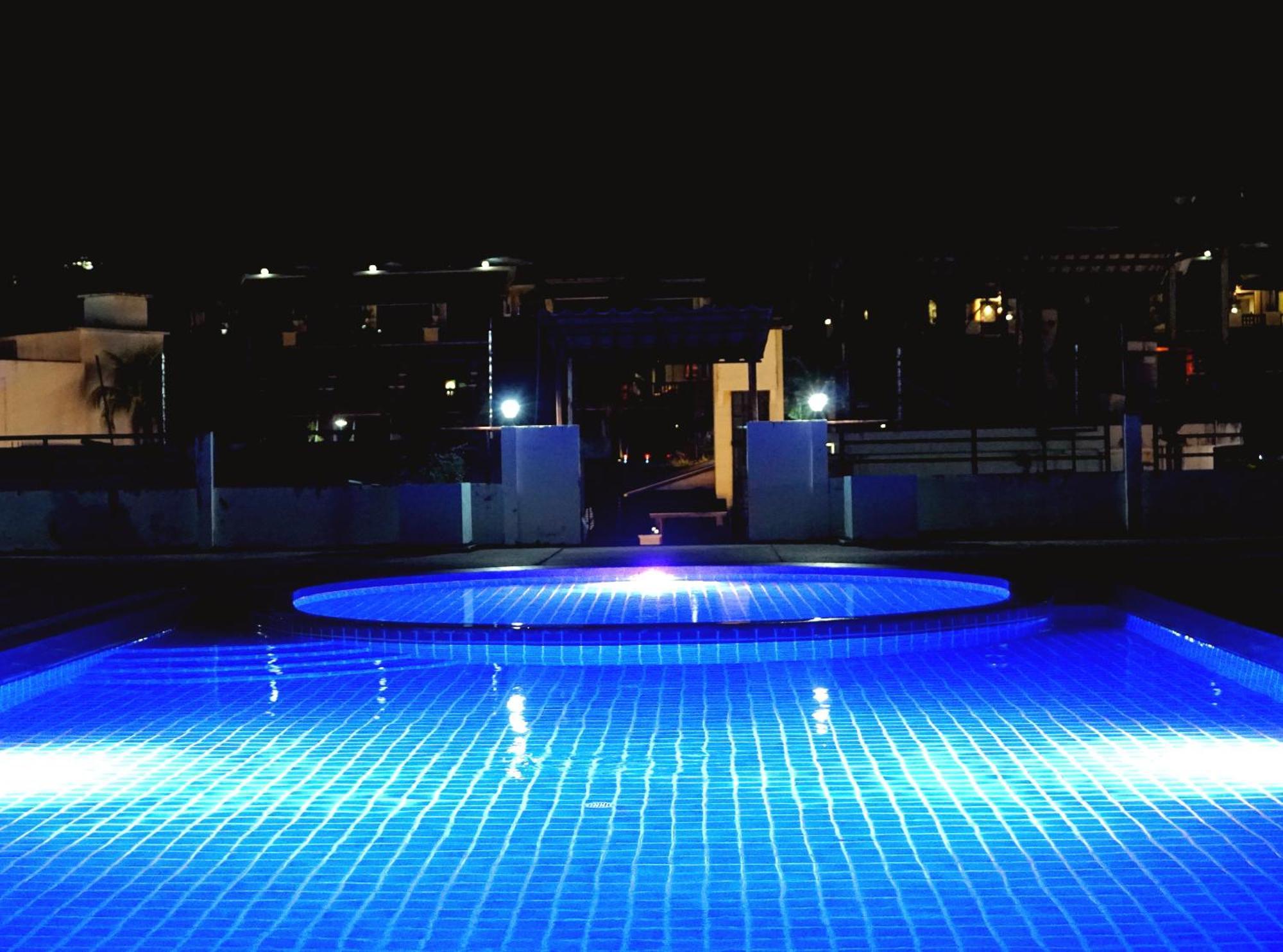 Blue Skyline Hotel Patong Esterno foto